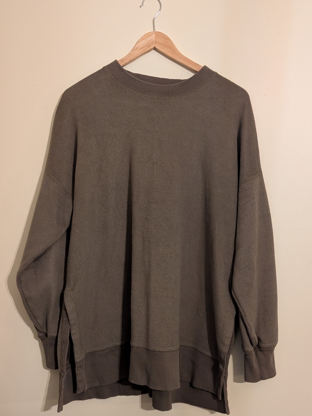 Aerie Desert Olive Crew Neck, Size Medium